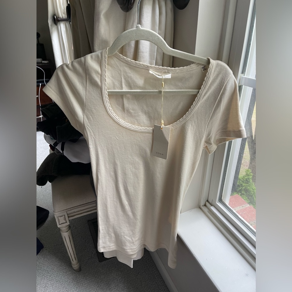Doen scallop neck scoop tee cream white size M Medium BNWT